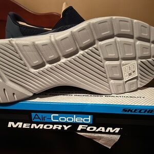 NWOT men’s blue Skechers